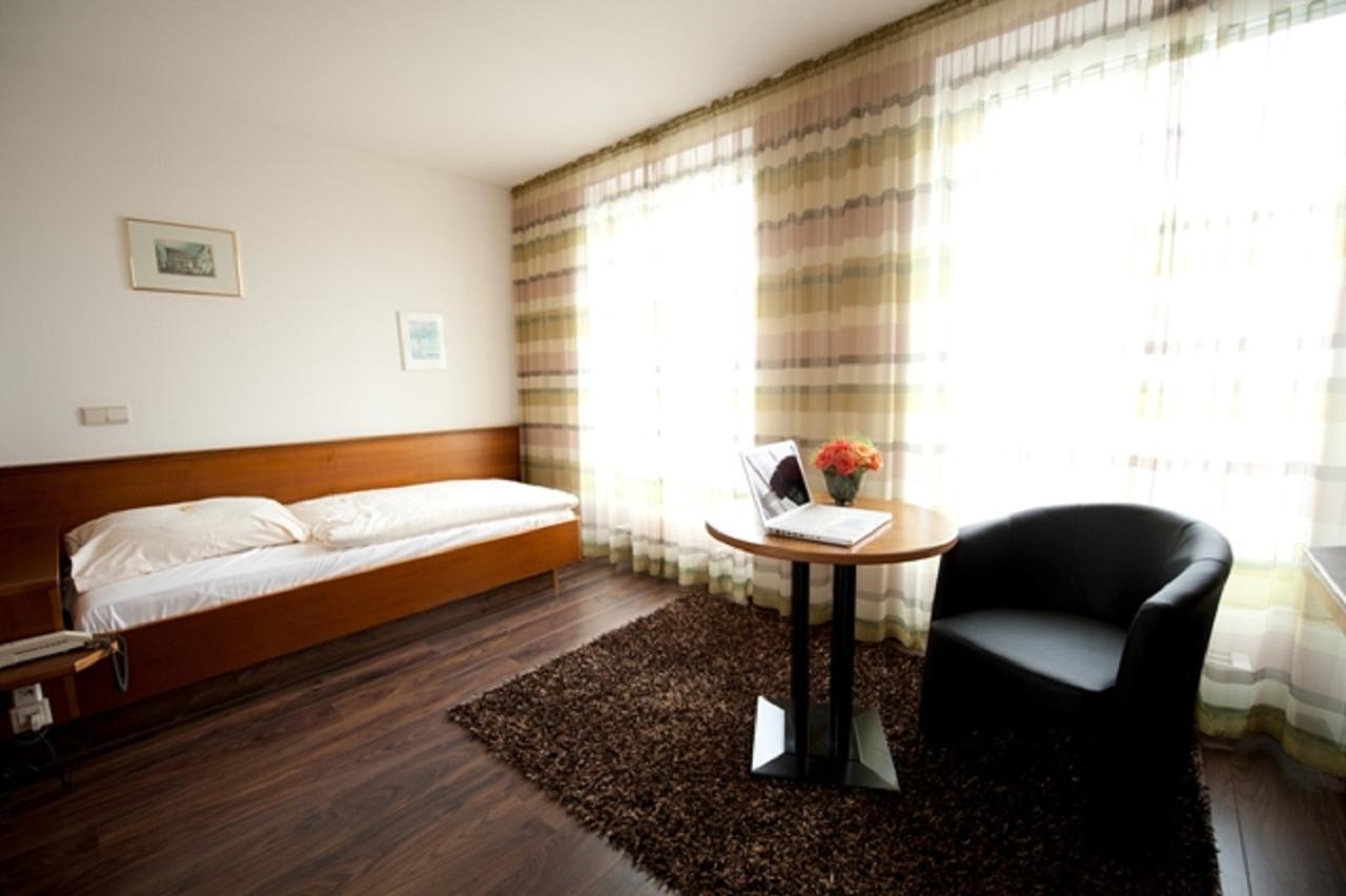 Classic Hotel Карст Екстер'єр фото
